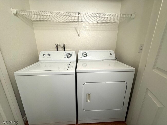 Building Photo - 6955 N Durango Dr