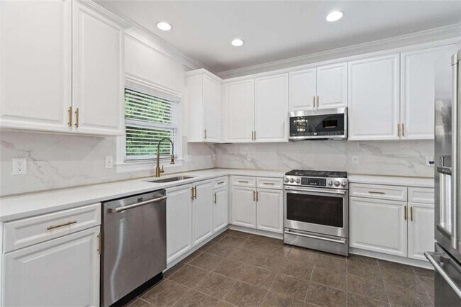 Building Photo - 1711 Summit Glen Ln NE