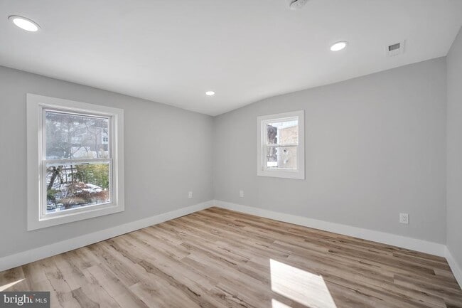 Building Photo - 123 Ford St