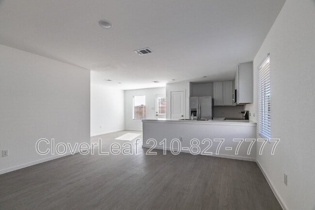 Building Photo - 706 Wolf Crest Blvd