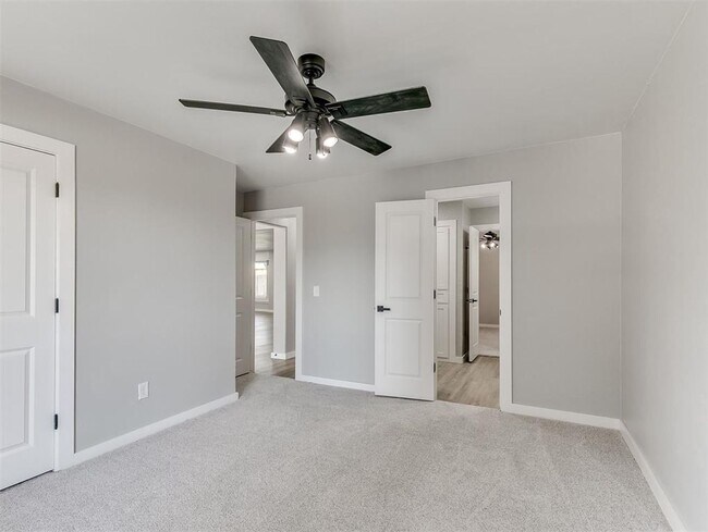 Building Photo - Look at this beautiful home!! 4 bed, 3 full baths!