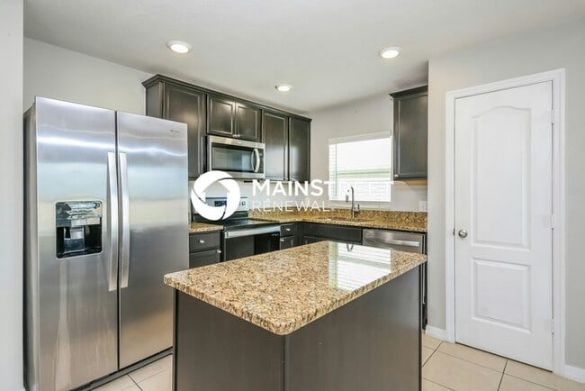 Building Photo - 3 Bedroom Pet-Friendly Home in Dundee, FL with Main Street Renewal