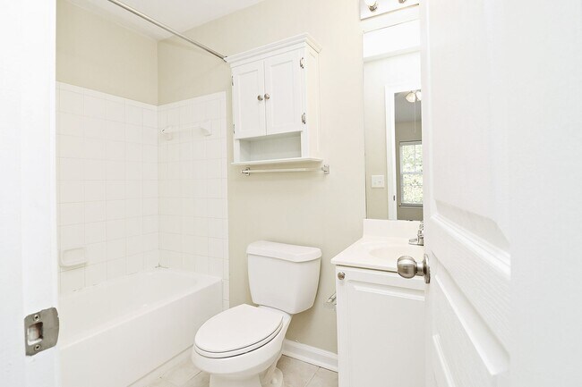 Building Photo - Woodlands of Charlottesville Condo With Community Amenities