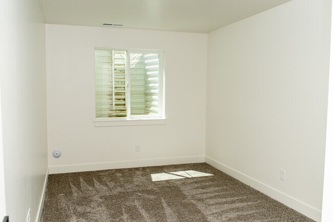 Building Photo - 864 S 340 E