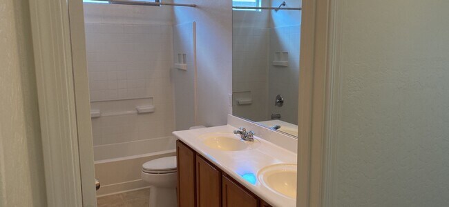 Building Photo - 3 bedroom home in Laveen!