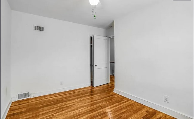Building Photo - 3 Bedrooms 1.5 Bathrooms Recently Renovated
