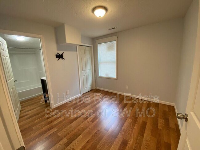 Building Photo - 617 S Fort Ave