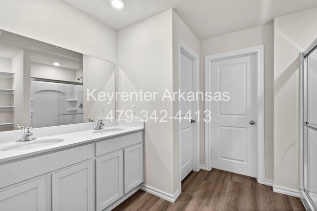 Building Photo - Gorgeous Home in Gentry!