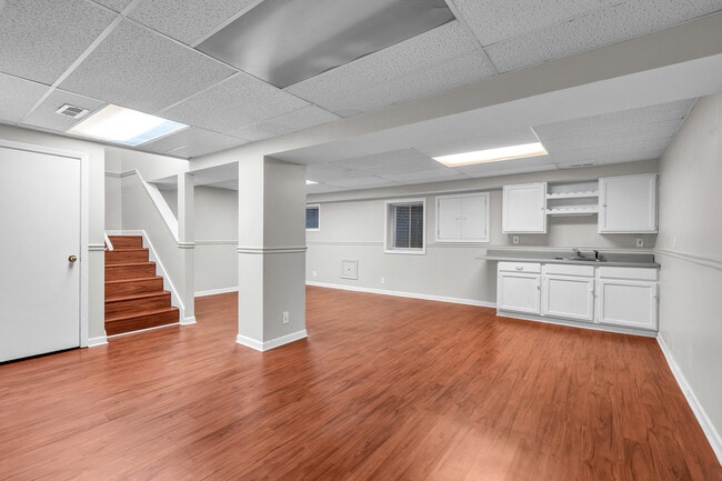 Building Photo - 1553 Stevens Dr