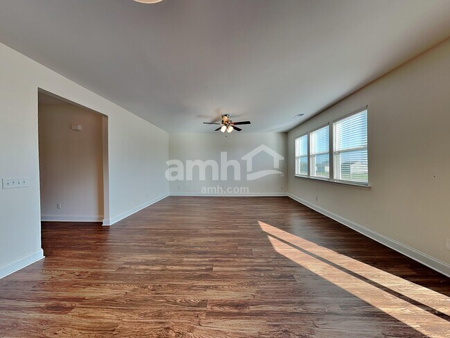 Building Photo - 2000 Bennett Dr