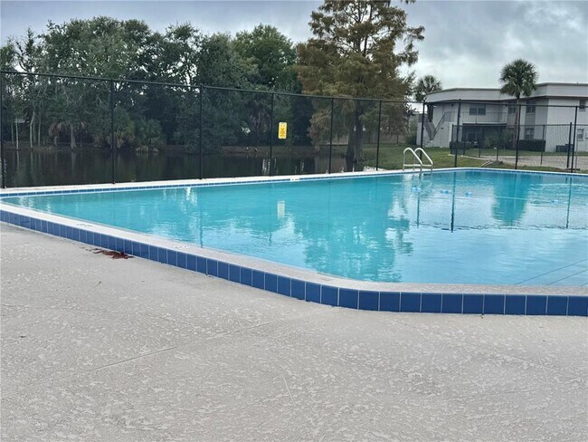 Building Photo - 96 Windtree Ln