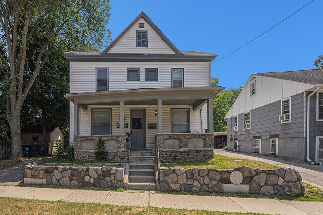 Primary Photo - 403 S. Seventh #2