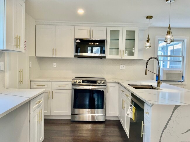 Building Photo - 46 Silvermine Ave