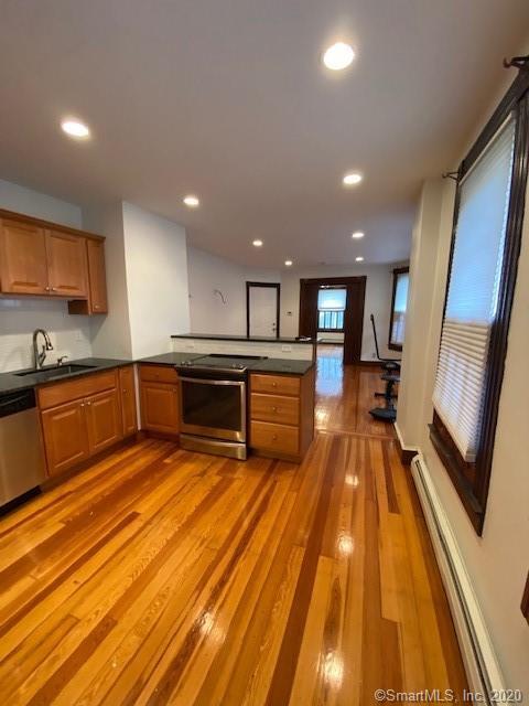 Building Photo - 174 Meadow St