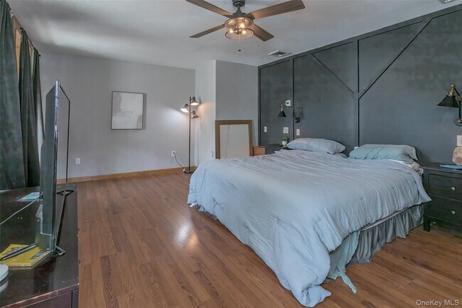 Building Photo - 31 Main St