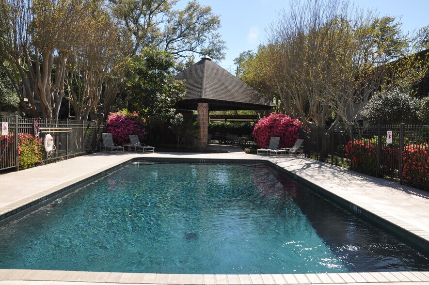 Building Photo - 213 Bendel Rd