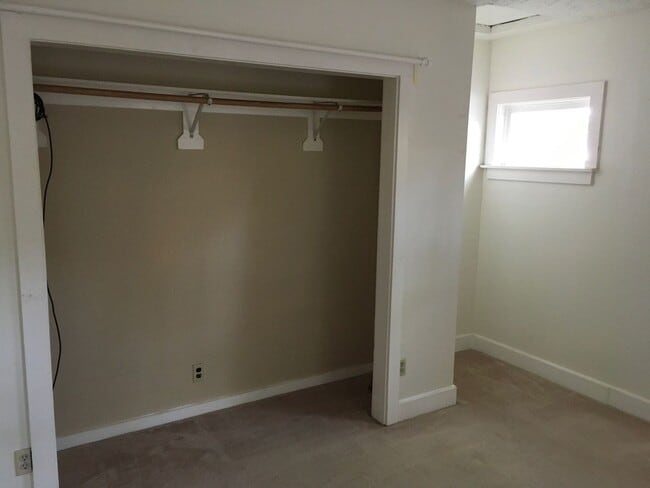 Building Photo - 368 NW Hunter Pl