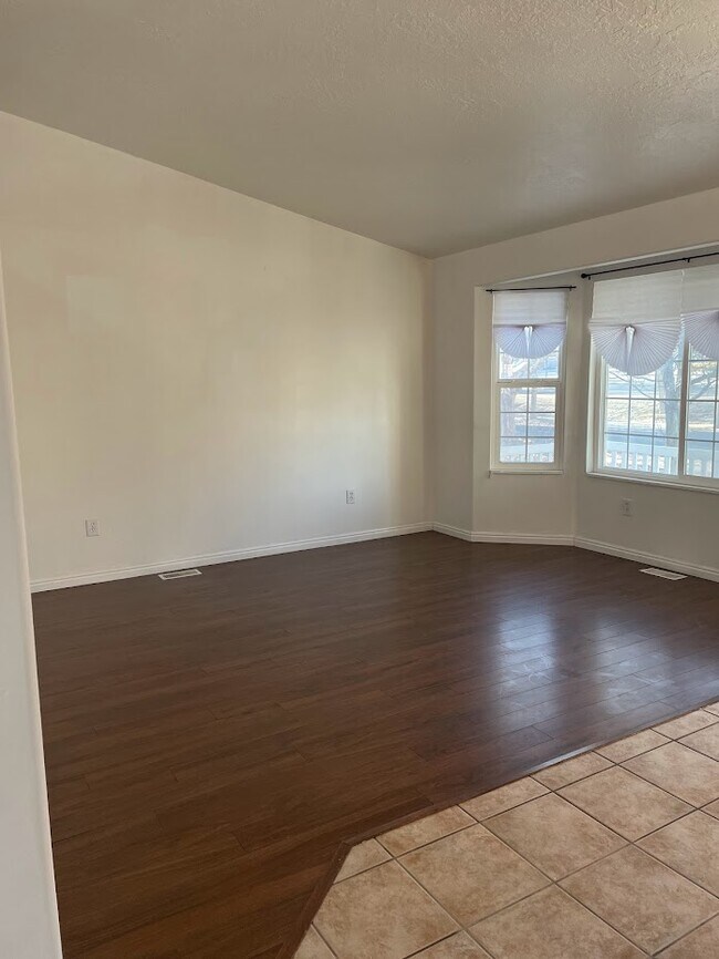 Building Photo - 3315 E Windhover Rd