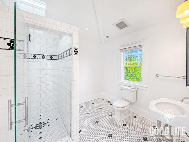 Building Photo - Alabama St