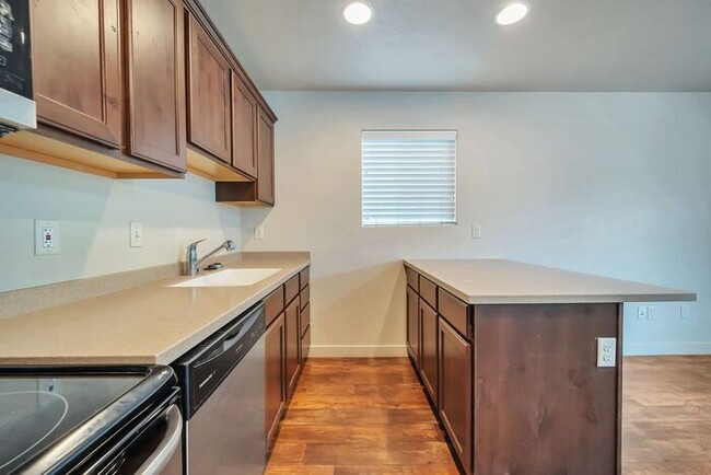 Building Photo - Awesome 2 Story Townhome in Vineyard with ...