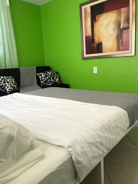 Queen size new furniture with sleeping sofa. - 2440 Manasota Beach Rd