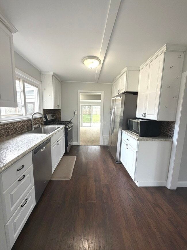 Building Photo - 2209 Douglas Ave