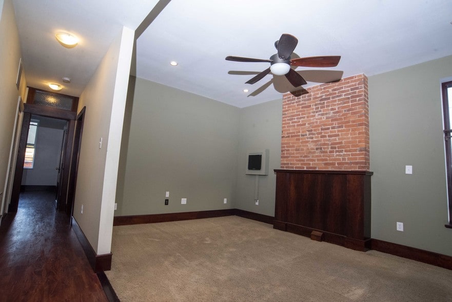 living room - 1003 Chestnut St