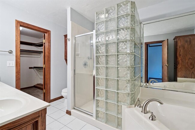 Building Photo - 805 Arlington Dr