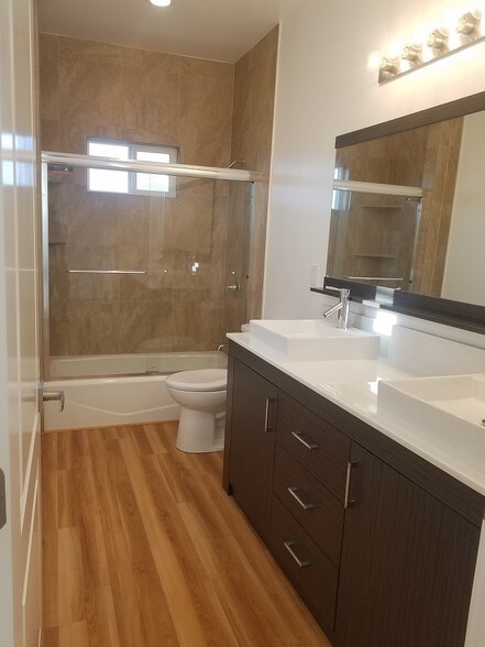 Master Bath - 1429 S Sycamore Ave