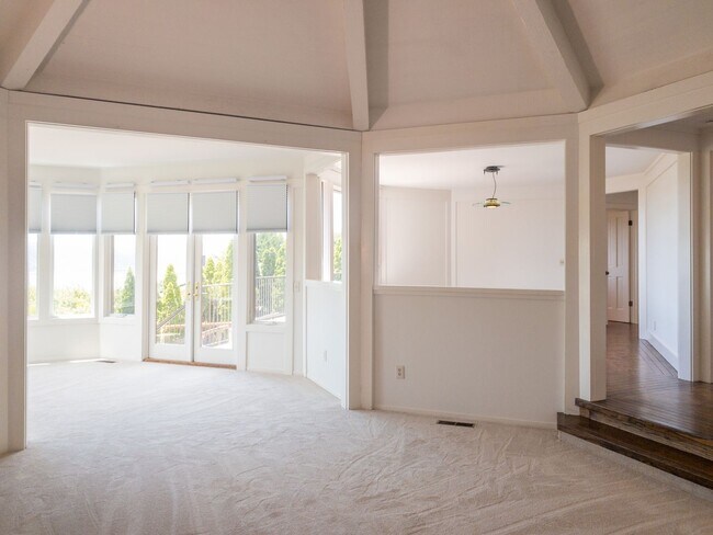 Building Photo - 27 Meadow Hill Dr
