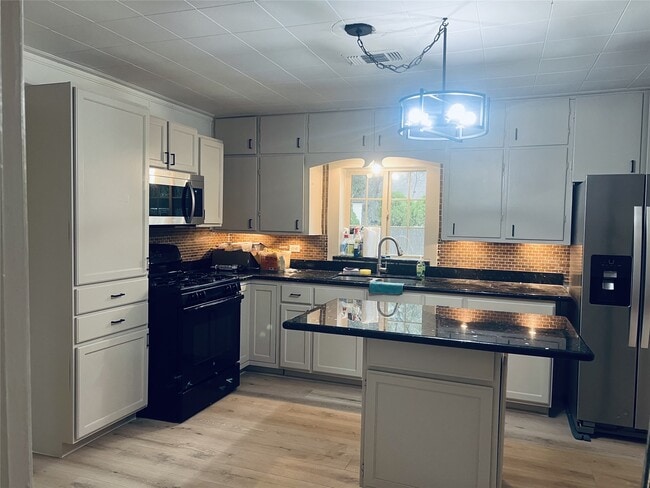 Primary Photo - 1747 5th St