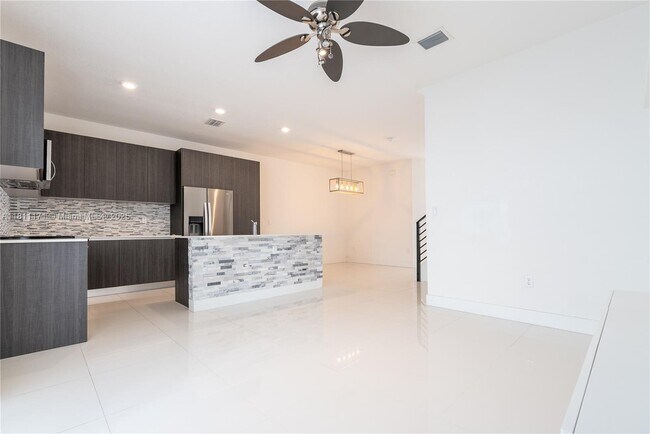 Building Photo - 481 SW 91st Ct