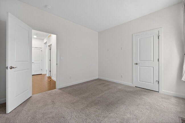 Building Photo - 6311 Stable View St