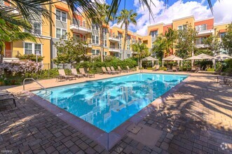 Building Photo - 2 br, 2 bath Condo - 2349 Jefferson Street...