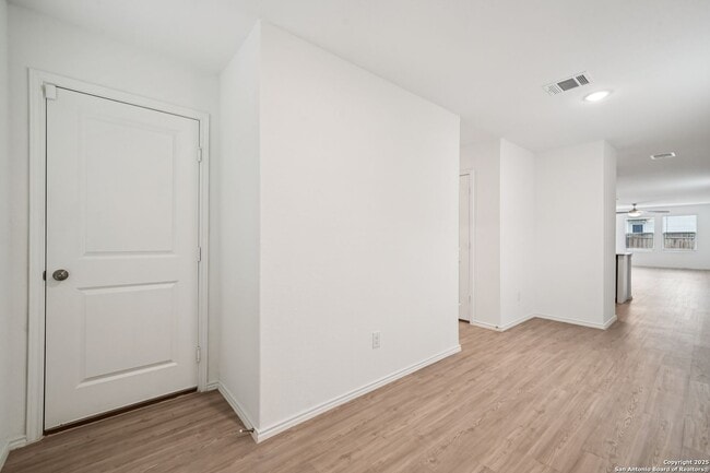 Building Photo - BEAUTIFUL 4-BEDROOM HOME AT THE SILOS