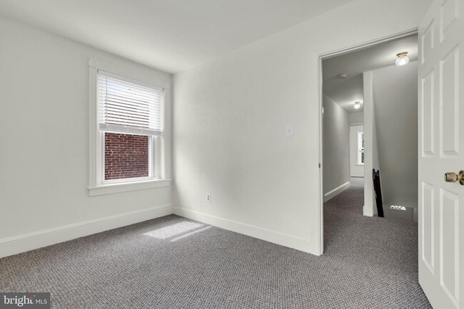 Building Photo - 503 Kossuth St