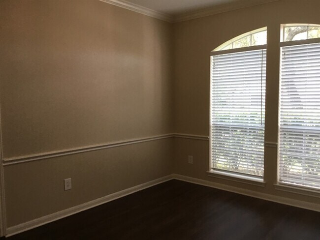 Building Photo - 141 S Laguna Pointe Dr