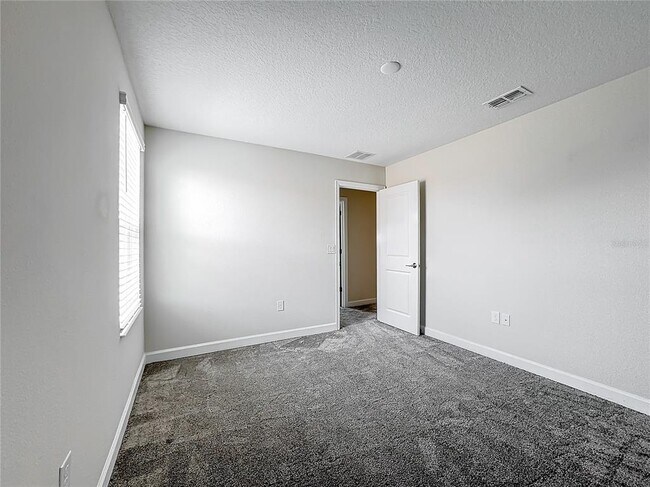 Building Photo - 8886 FALLEN OAK Dr