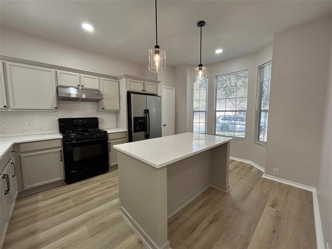 Building Photo - 16851 Pine Castle Dr