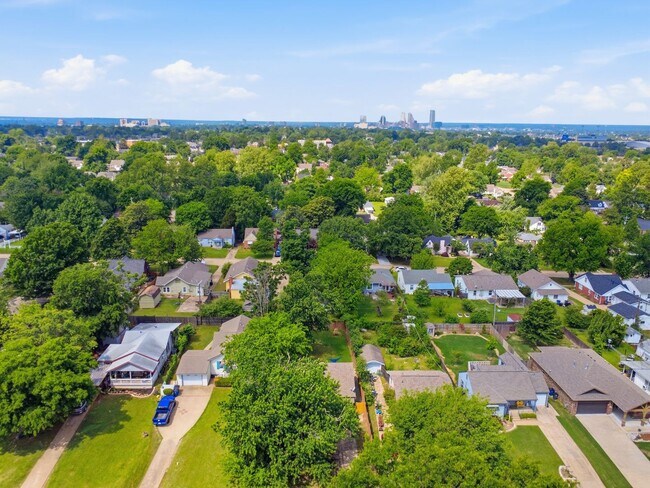 Building Photo - Charming 2-Bedroom, 1-Bath Home in Midtown