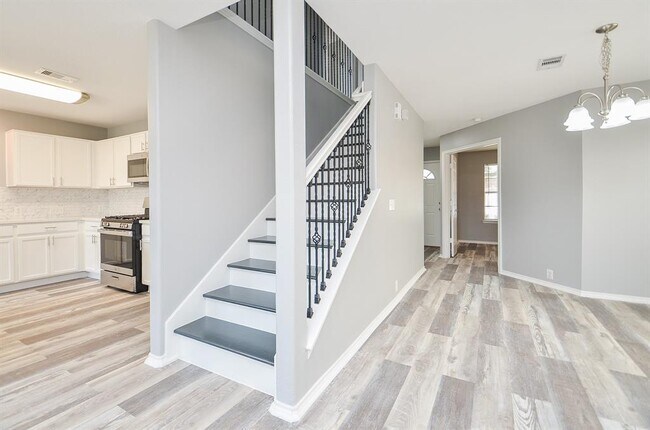 Building Photo - 20131 Larkspur Landing