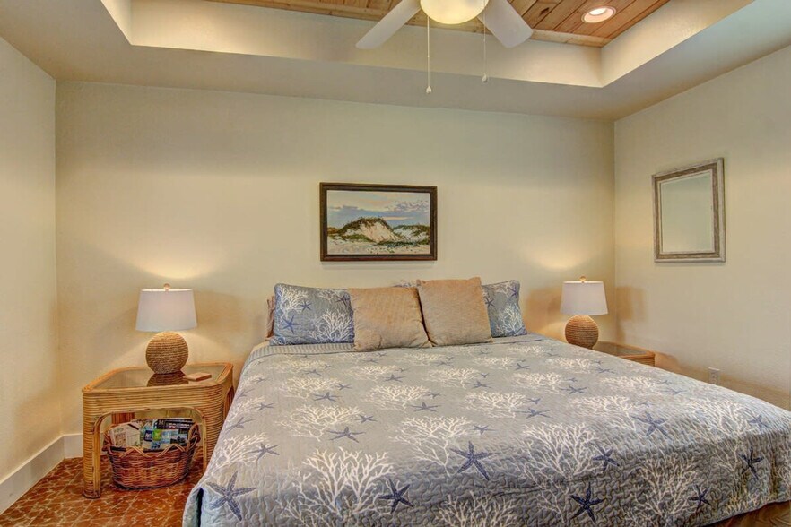 Building Photo - 134 N Alister St