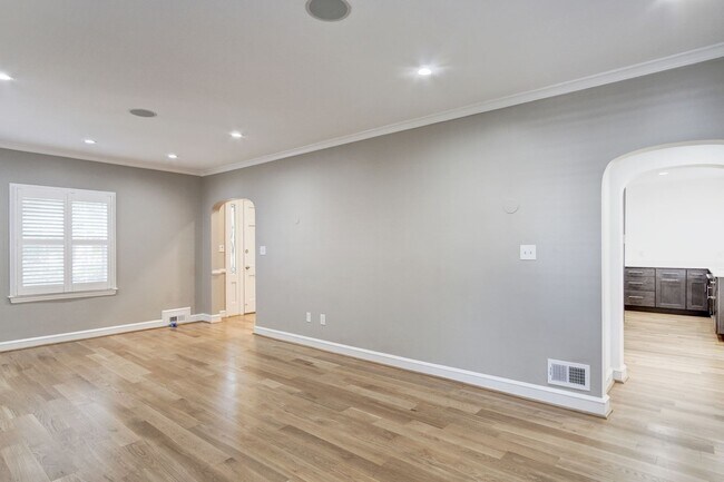 Building Photo - Updated 4 BD, 3.5 BA Stately Colonial on Kalmia RD in NW DC!!