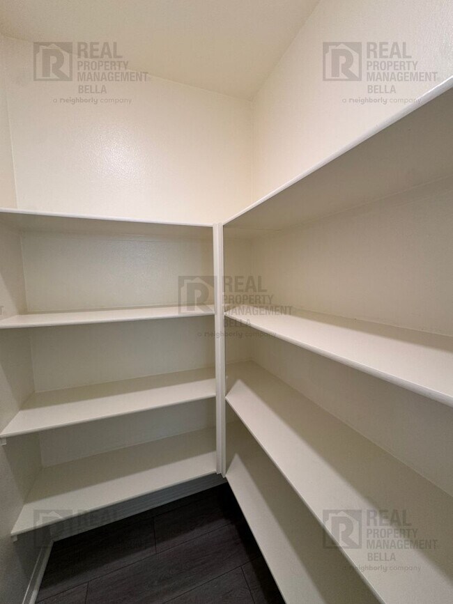 Building Photo - Cul-De-Sac Home in Heritage Lake Featuring Downstairs Bedroom & Bath + Loft