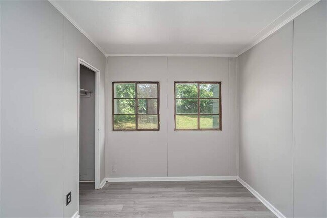 Building Photo - 813 Josephine St
