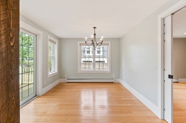 Building Photo - New England Style Farm House for RENT in P...