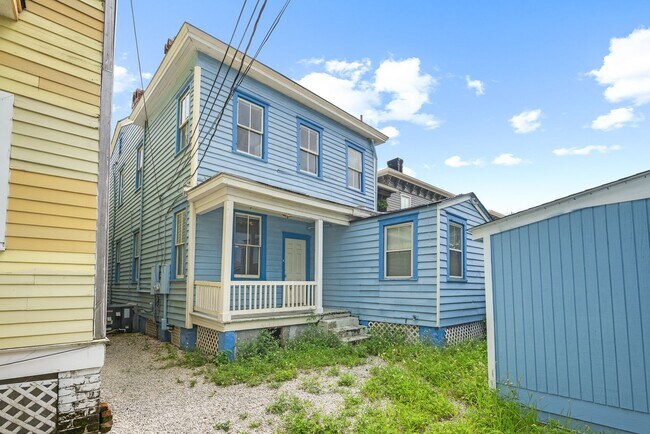 Primary Photo - 112 E Anderson St