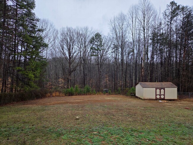 Building Photo - 3 bedroom mobile home in Iron Station
