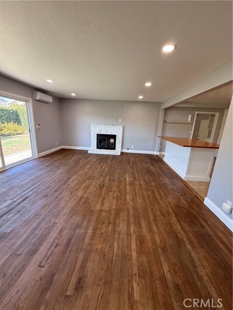Building Photo - 4561 Mimosa Dr