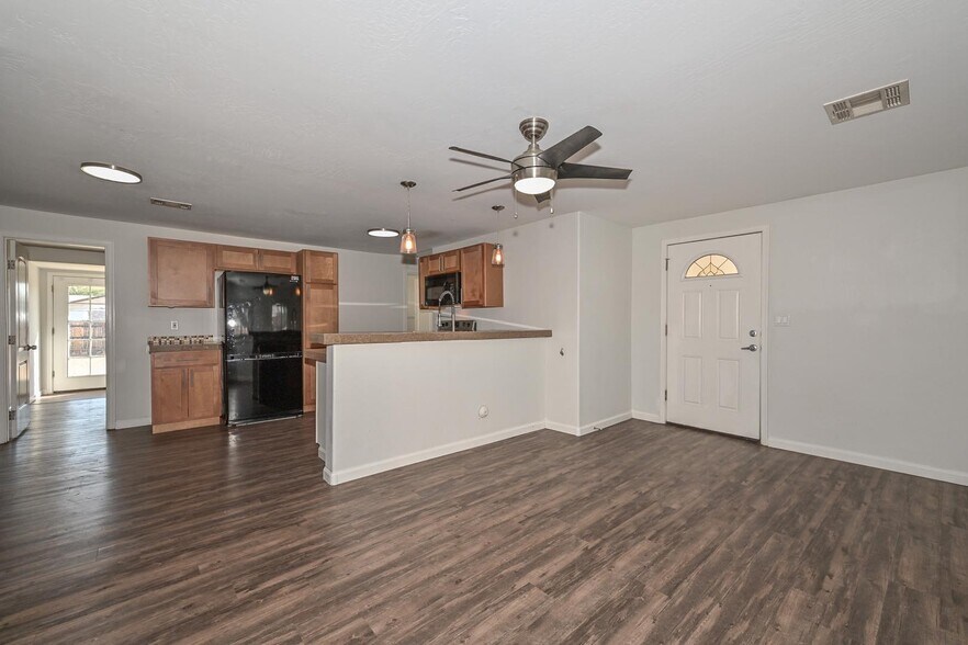 Building Photo - 1211 N Frances St